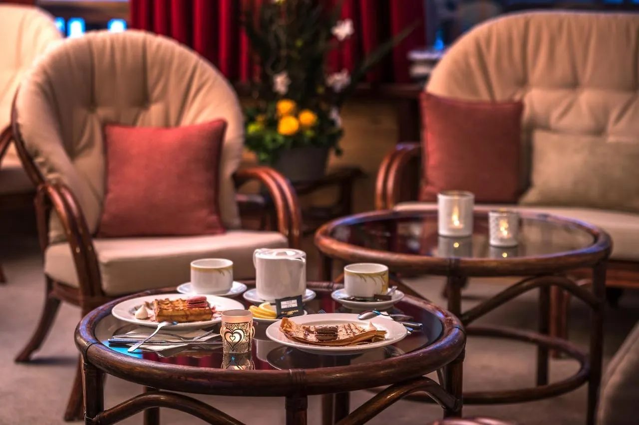 ***  Hotel Les Arolles Meribel France